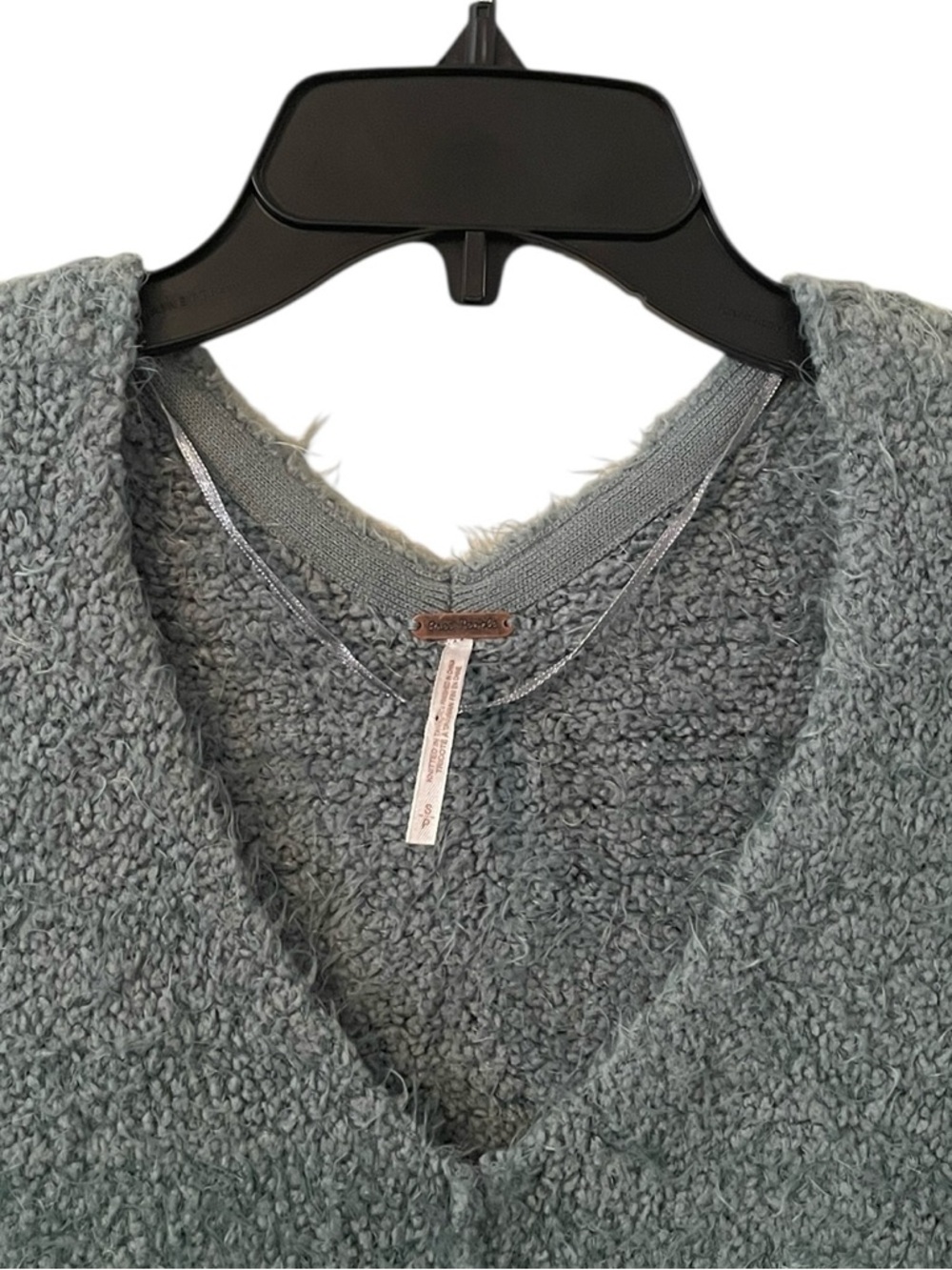 Free People Women's Green Spring Dust Icing Fuzzy V-Neck Pullover Sweater Size S - Picture 6 of 8